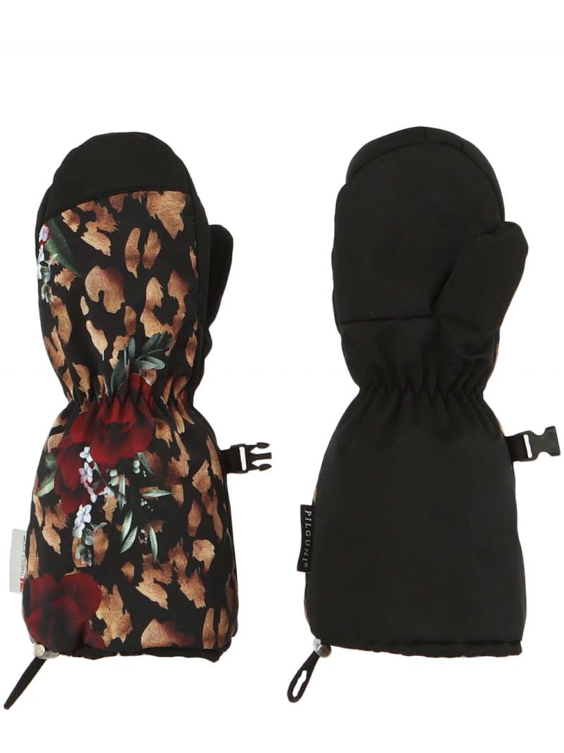 Warm children’s gloves made from premium fabrics, perfect for winter walks and snowy days
