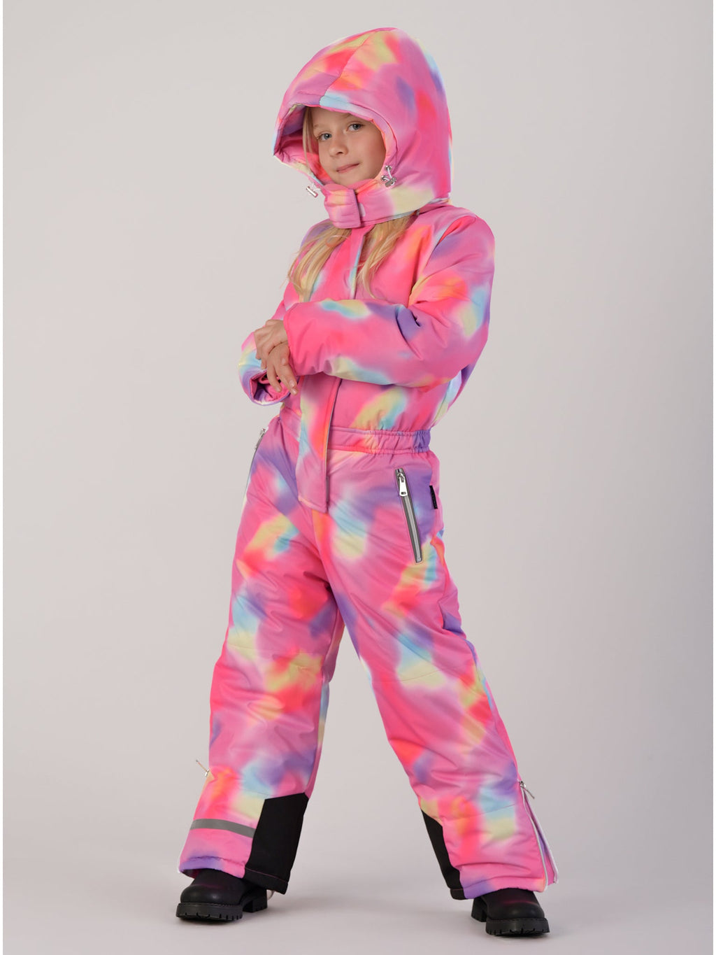 Luxury kids’ snowsuit with pastel watercolor print, waterproof and breathable, Sorona® eco insulation, Oeko-Tex certified, handcrafted in Europe for warmth down to −25°C.