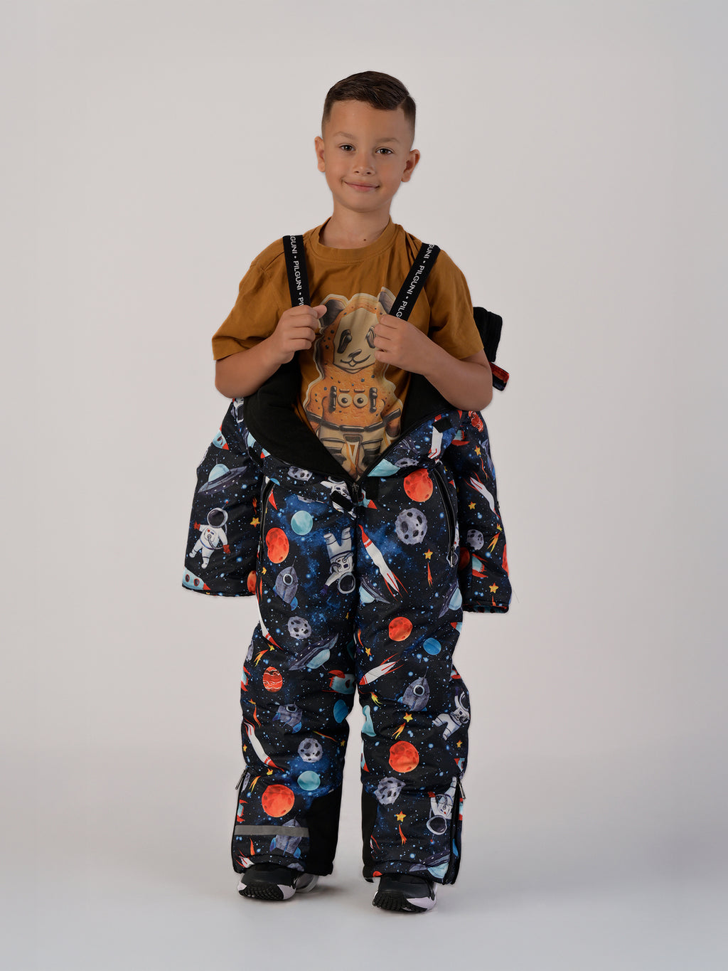 Luxury kids’ snowsuit with cosmic space print featuring rockets and planets, waterproof and breathable, Sorona® eco insulation, Oeko-Tex certified, handcrafted in Europe for warmth to −25°C.